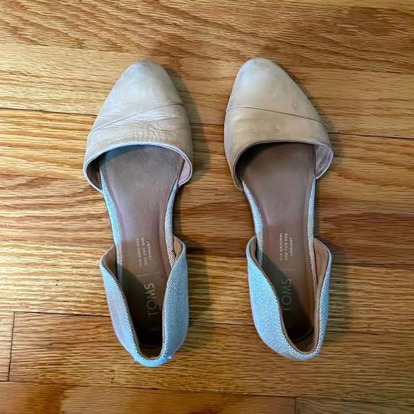 Used khaki Toms shoes. Size: Women’s 6. - Picture 1 of 5